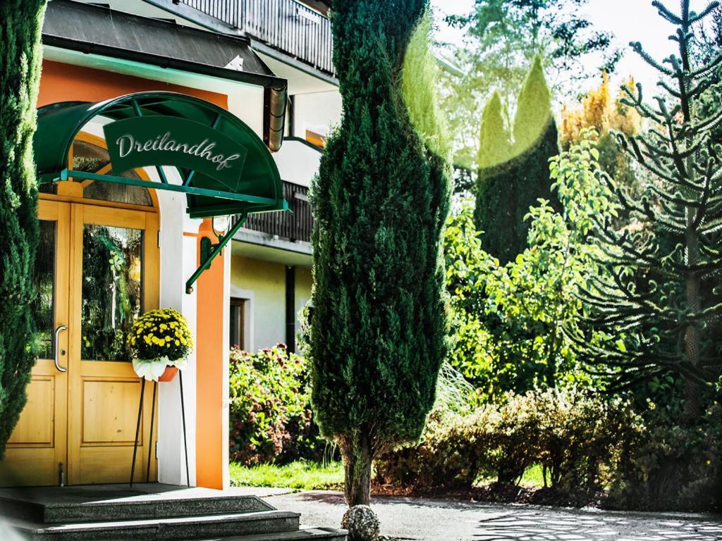 Отель Dreilandhof Лойперсдорф-бай-Фюрстенфельд Экстерьер фото